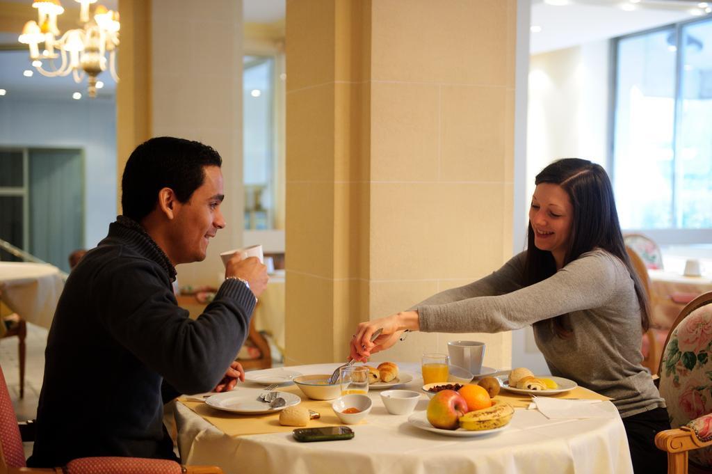Le Grand Hotel Saint-Quentin  Eksteriør billede