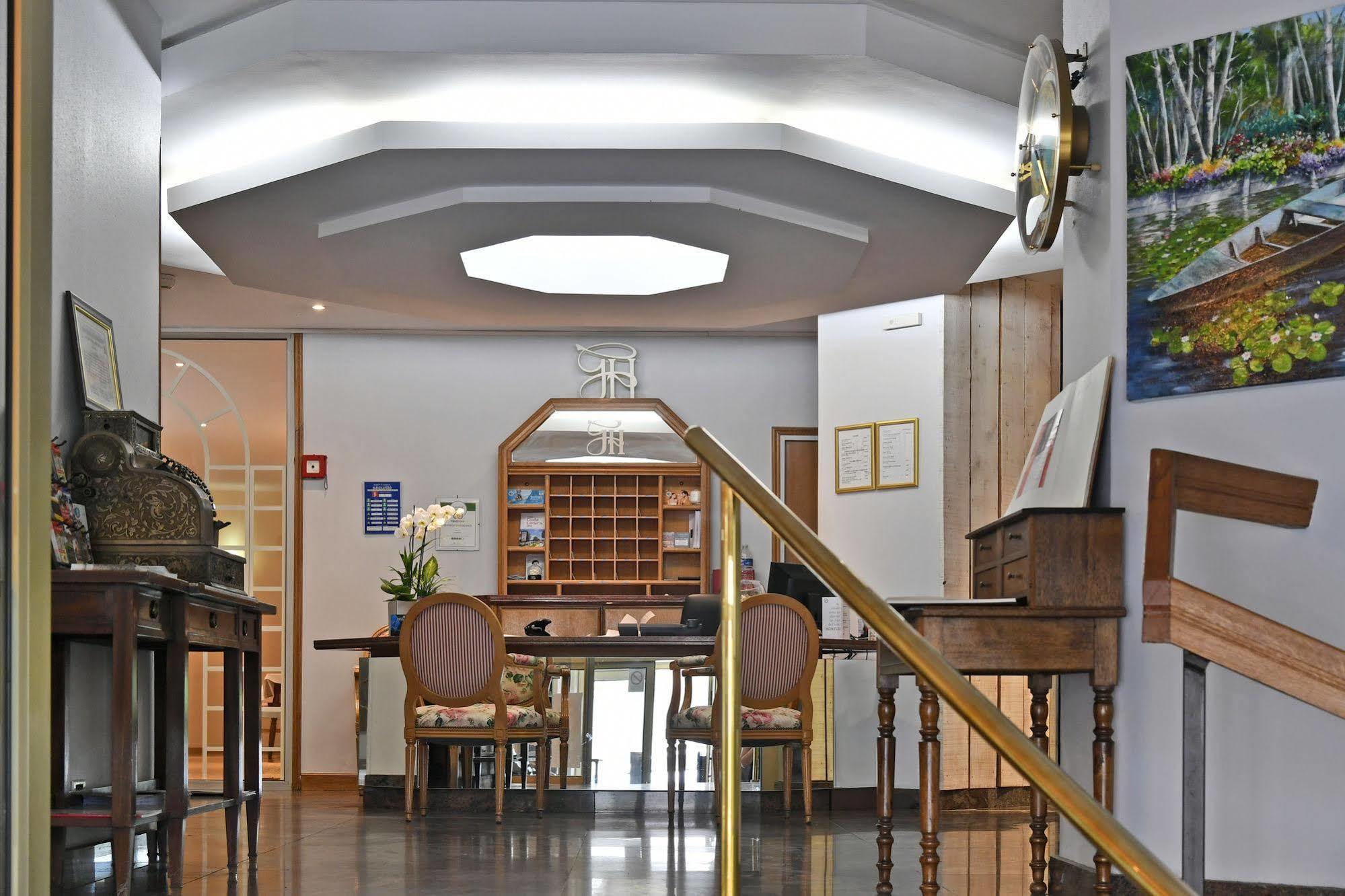 Le Grand Hotel Saint-Quentin  Eksteriør billede