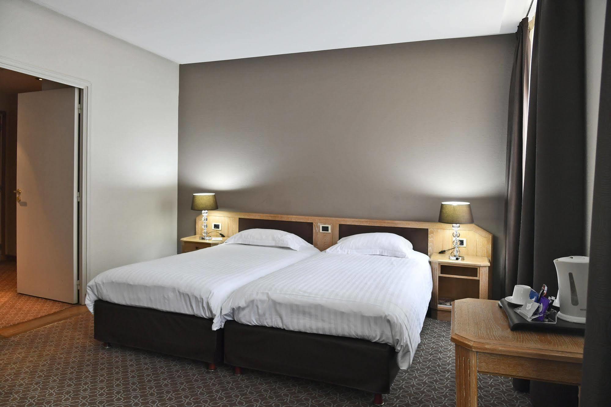 Le Grand Hotel Saint-Quentin  Eksteriør billede