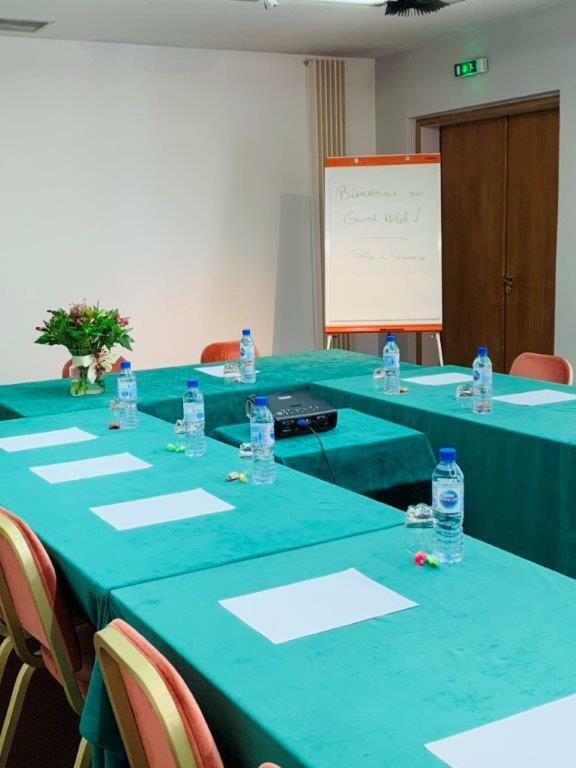 Le Grand Hotel Saint-Quentin  Eksteriør billede